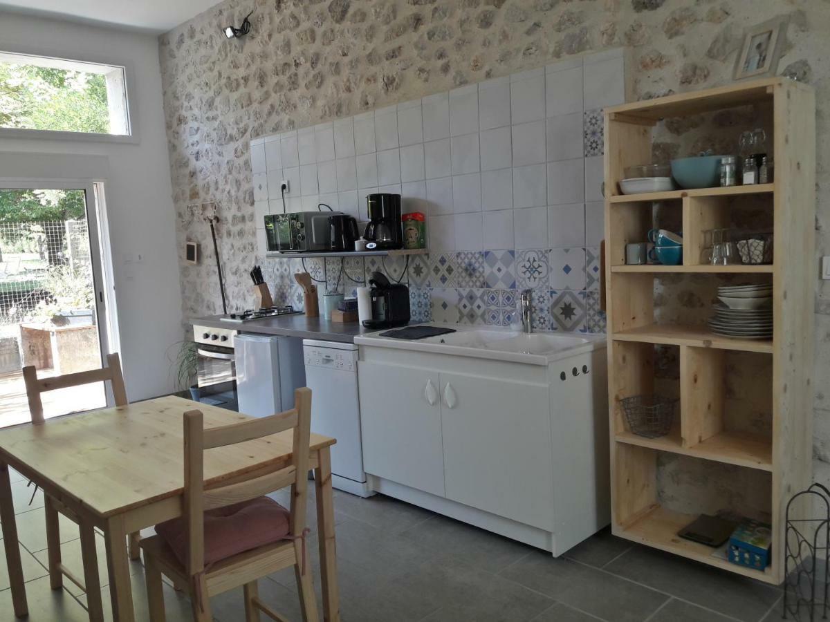 La Marelle Bed & Breakfast Avrille-les-Ponceaux ภายนอก รูปภาพ